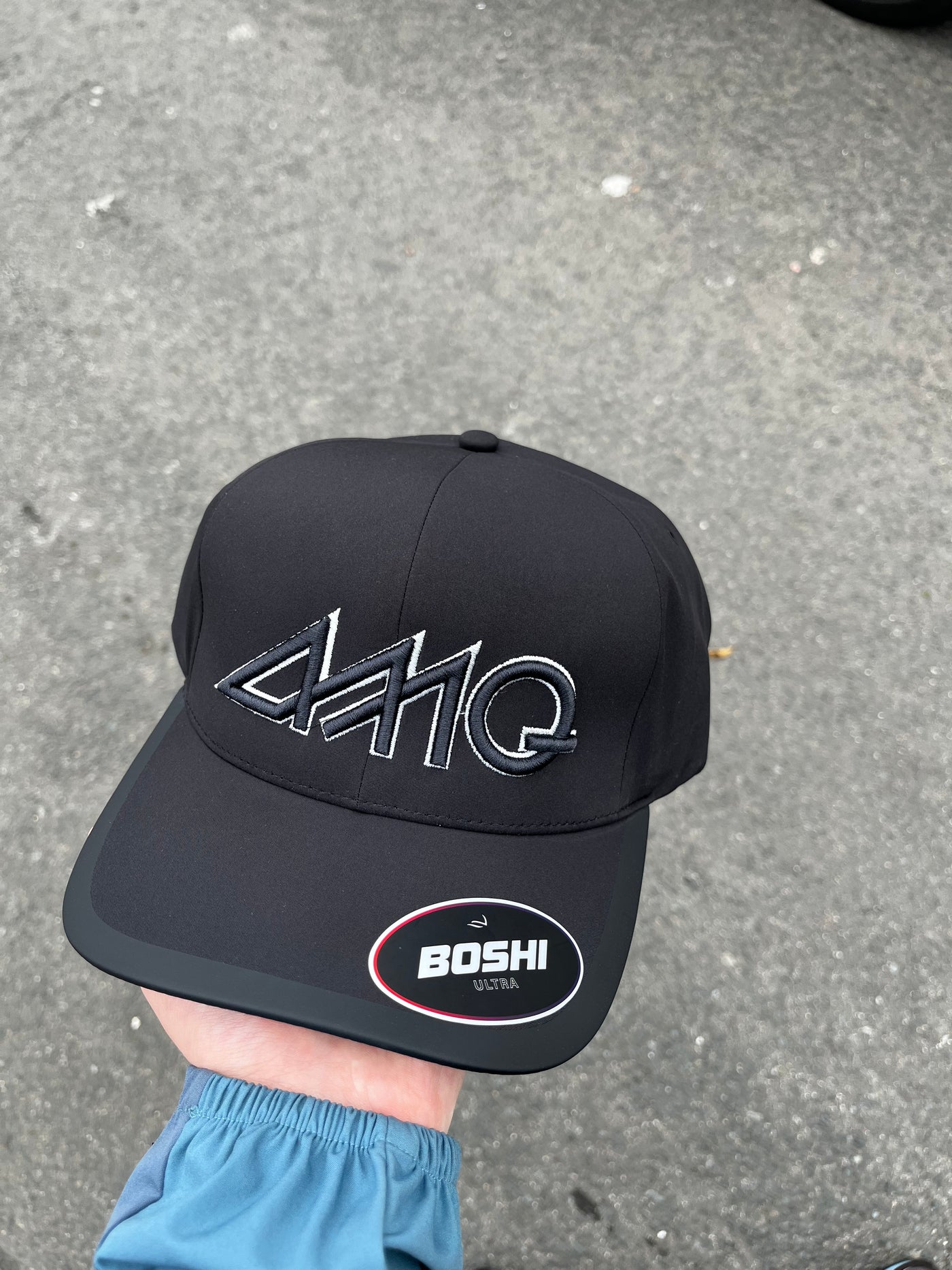 Black / silver ultra performance cap