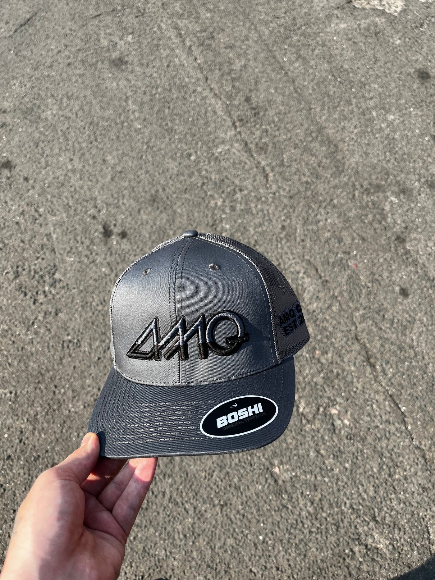 Carbon grey / black AMQ gradient cap